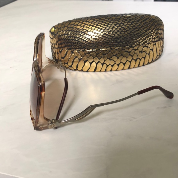 💕 3/$15 Joan Boyce sunglasses and case - Picture 2 of 5